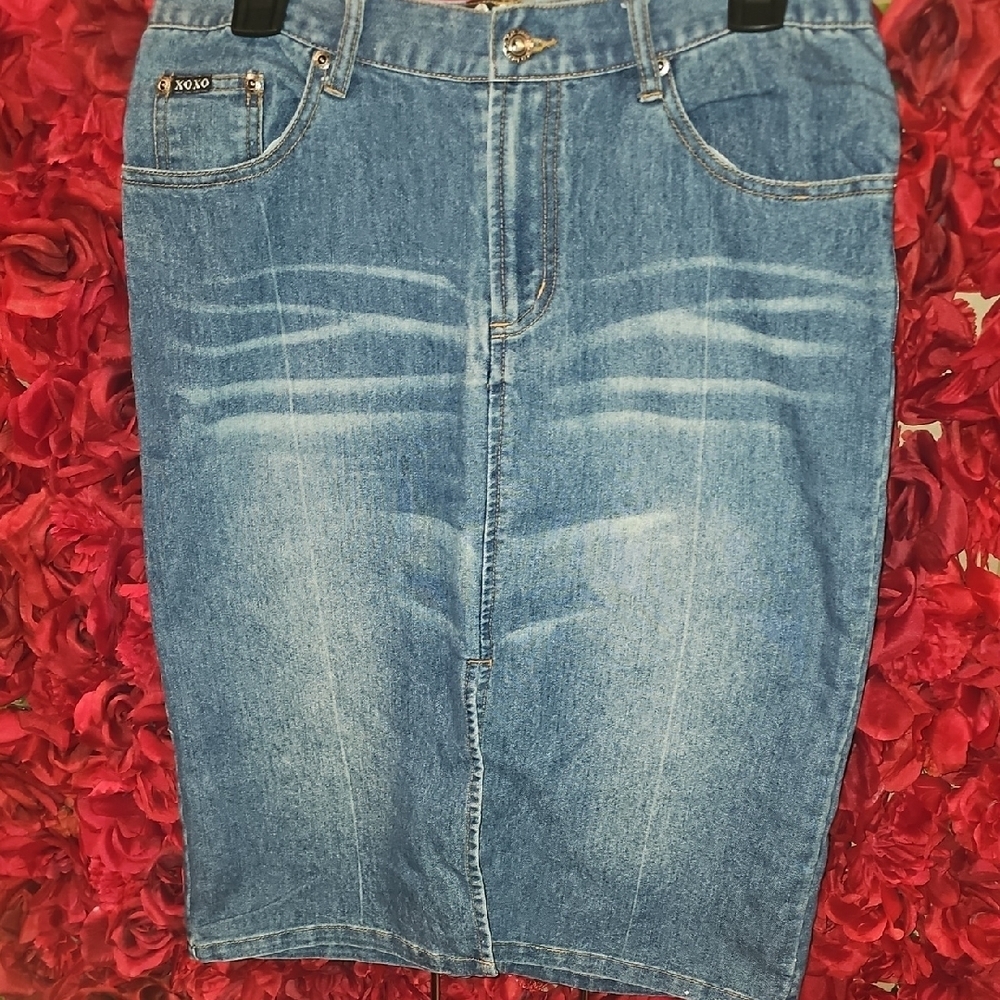 XOXO Women's Blue Denim Pencil Skirt With Front Slit Size 9/10